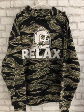 Charger l&#39;image dans la galerie, Relax Tiger camo heavyweight pullover